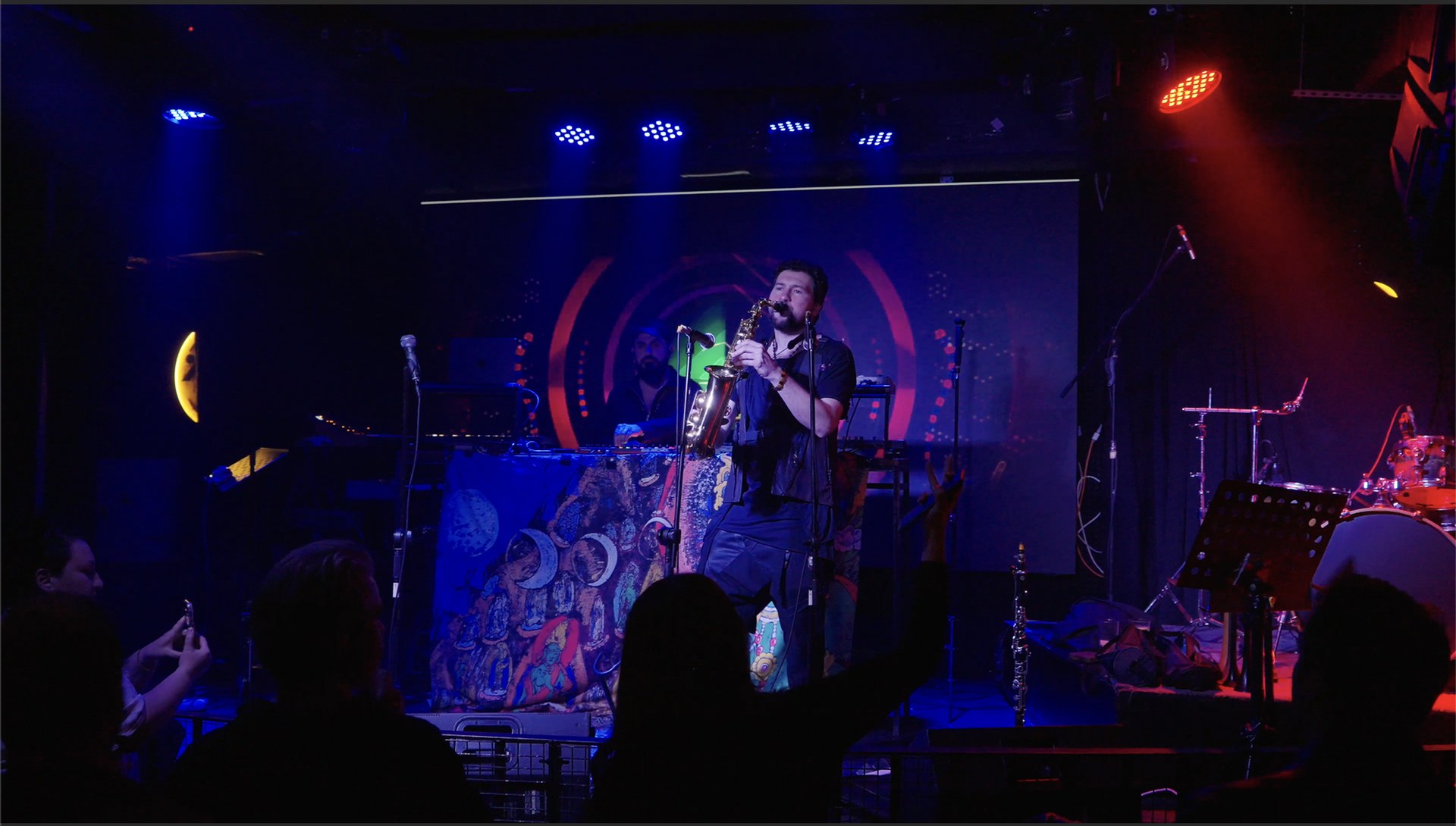 PerytoneSound live saxophone stage